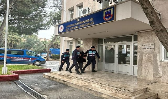 Manisa&#039;da kendilerini MİT mensubu olarak tanıtan dolandırıcılara operasyon: 5 gözaltı