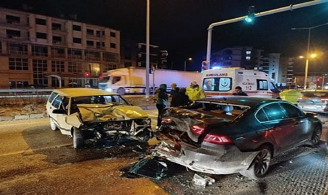 Manisa&#039;da zincirleme kaza: 1 yaralı