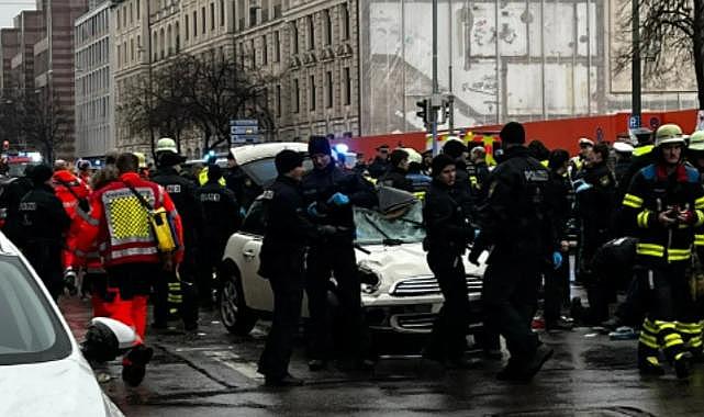 Münih&#039;te Araç, Sendika Mitingine Daldı: 15 Yaralı, Saldırgan Gözaltına Alındı