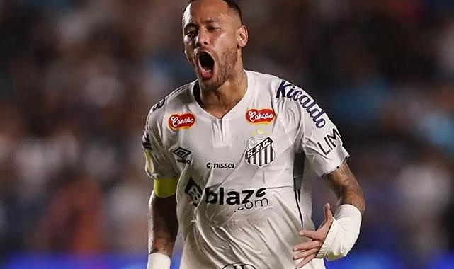 Neymar, ilk 11&#039;de başladığı maçta dalga konusu oldu