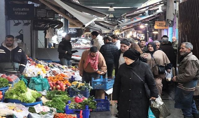 Tarihi Kemeraltı Çarşısı&#039;nda Ramazan hareketliliği