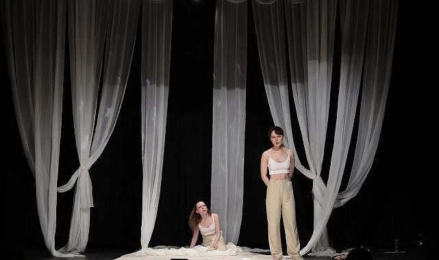 Türkiye’nin ve Avrupa’nın kadın temalı tek tiyatro festivali: İzmir&#039;de perdelerini açtı