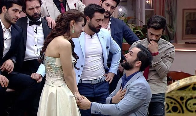 Yıllar sonra bir araya geldiler: Kısmetse Olur&#039;un Aycan ve Onur&#039;u nişanlandı