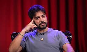 Yusuf Güney uzaylı sevgilisini paylaştı!