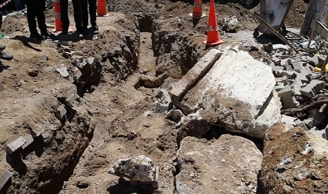 Altyapı çalışması sırasında tarihi lahit bulundu