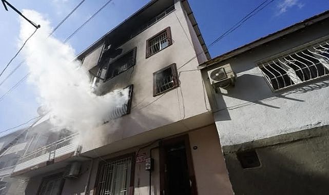 Buca&#039;da korkutan yangın: Yangında mahsur kalan kişi itfaiye ekiplerince kurtarıldı