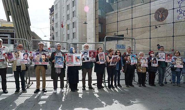Cumartesi Anneleri, İçişleri Bakanı Ali Yerlikaya&#039;ya &#039;barikatları kaldır&#039; diye seslendi.