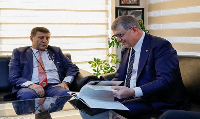 Gazilerden Başkan Tugay’ı duygulandıran armağan