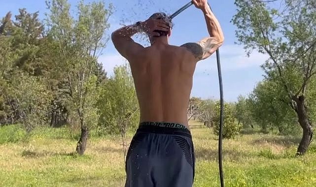 İstanbul&#039;u terk eden ünlü oyuncu, şimdilerde hortumla duş alıyor