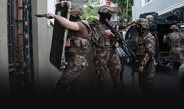 İzmir&#039;de DEAŞ operasyonunda 4 kişi tutuklandı