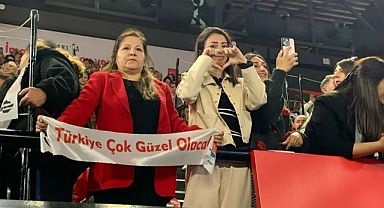 İzmir'de Ekrem İmamoğlu sevgisi: Binler salona sığmadı