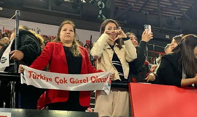 İzmir&#039;de Ekrem İmamoğlu sevgisi: Binler salona sığmadı