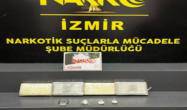 İzmir&#039;de kokain satıcına narkotikten baskın
