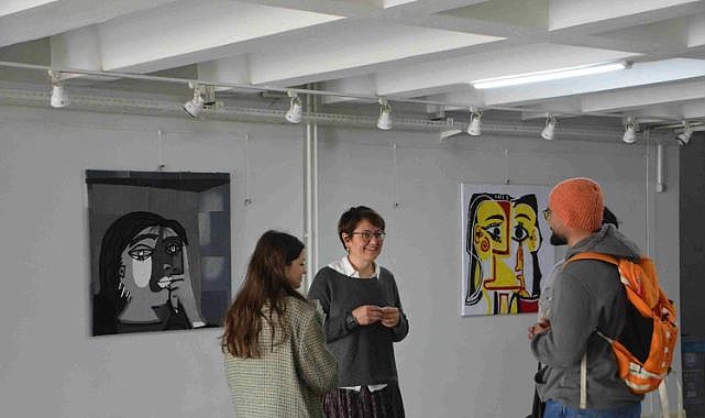 İzmir Ege Üniversitesi’nden atık kumaşlarla sanat sergisi!