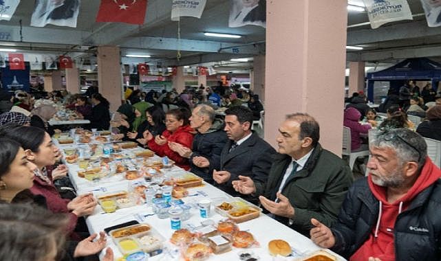 İzmir’in dayanışma sofrası Bayraklı’da kuruldu