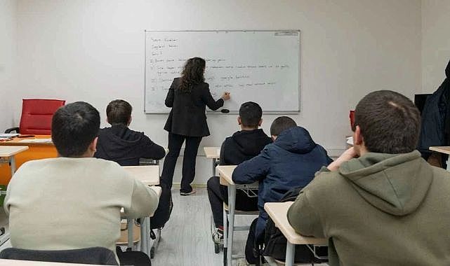 İzmirli öğrencilere müjde: izmir Büyükşehir’den ücretsiz Sınav Destek Merkezi