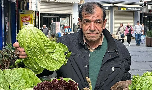 Kemeraltı&#039;nın sevilen esnafı, şifalı Ege otlarıyla bir kültürü yaşatıyor: Burası İzmir, burada doğallık kazanır