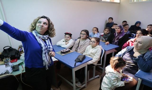 Konak’ta çocuklar hem eğleniyor hem öğreniyor