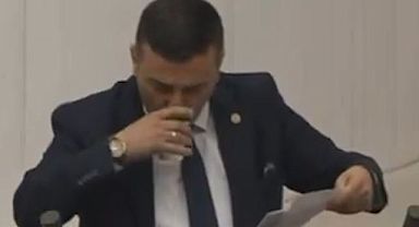 Kürsüde su içen vekile ramazan uyarısı! Hemen gerçeği açıkladı
