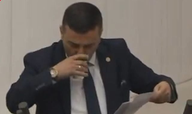 Kürsüde su içen vekile ramazan uyarısı! Hemen gerçeği açıkladı
