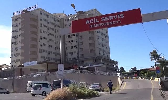 Öğretmeni okul çıkışında sırtından bıçakladı