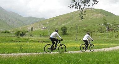 Parkta faciayı yaşadı! Bisikletin çarptığı yaşlı kadın hayatını kaybetti