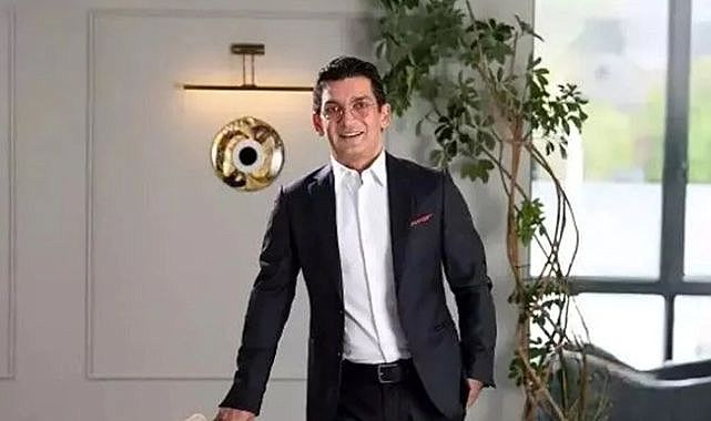 Pozitifbank ve Flash TV&#039;nin sahibi Erkan Kork gözaltında: 3 şirkete el konuldu