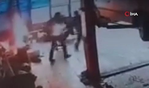 Sobaya benzin döktü, parlayan alevden son anda kurtuldu