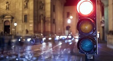 Trafikte yeni dönem: Kırmızı ışık ihlali yapan yandı!