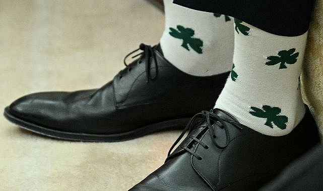 Trump&#039;ın dikkatini dağıtan çoraplar toplantıya damga vurdu: Odaklanamıyorum!