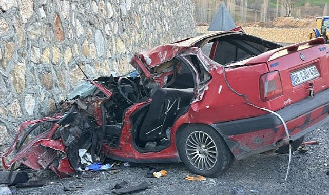 Uşak&#039;ta korkunç kaza: 2 can kaybı, 1 yaralı