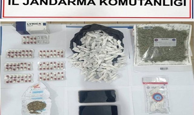 Yüklü miktarda uyuşturucu ile yakalanan 2 tacir tutuklandı