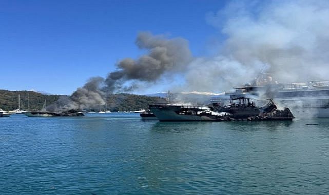 Fethiye&#039;de 4 tekneyi küle çeviren yangın söndürüldü