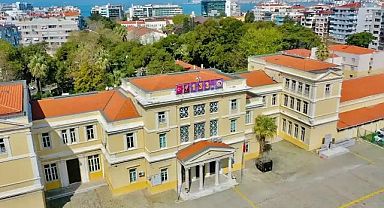 İzmir'deki okullarda öğretmen kıyımına tepki: Çocuklarımızın geleceği ile oynamayın