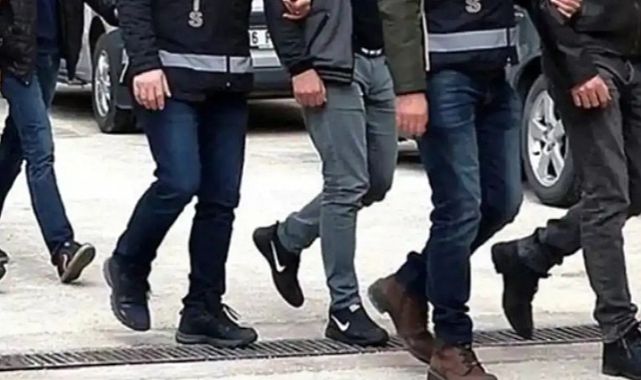 İzmir merkezli 5 ilde FETÖ&#039;ye operasyon: 10 kişiye gözaltı