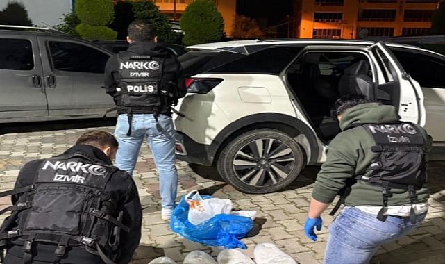 Torbalı&#039;da polisin durduğu araçtan 11 kilo uyuşturucu çıktı