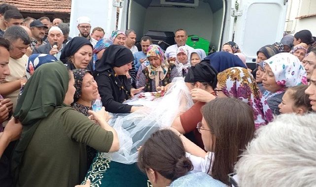 Aydın&#039;da traktör kazasında hayatını kaybeden genç kız duvağıyla uğurlandı