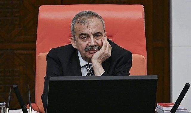 Bakın Ne Yapmış: Sırrı Süreyya Önder&#039;in Vefatıyla Sarsılan Sezen Aksu&#039;nun Yaptığına İnanamayacaksınız!