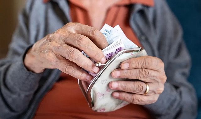 Emeklilerin bayram ikramiyesi ne zaman yatacak? Hesaplara yeni güncelleme geldi