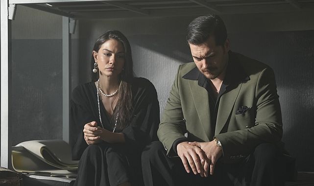 “EŞREF RÜYA” SETİNDEN YOUTUBE’A ÖZEL   15 DAKİKALIK KAMERA ARKASI VİDEOSU!   ÇAĞATAY ULUSOY VE DEMET ÖZDEMİR’Lİ SETTEN KEYİFLİ   GÖRÜNTÜLER YAYINLANDI