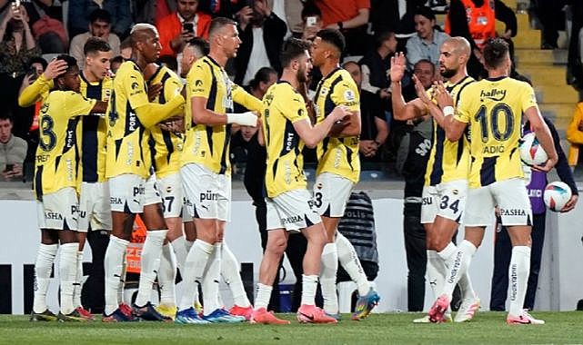 Fenerbahçe, Başakşehir deplasmanında 4 golle kazandı
