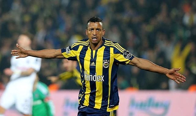 Fenerbahçe&#039;nin eski yıldızına siyaset yolu gözüktü!