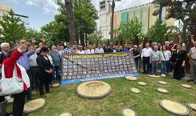 İzmir&#039;de Ankara Gar Katliamı&#039;nda yaşamını yitirenler anıldı: Asıl sorumlu devlettir
