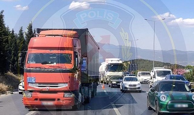 İzmir&#039;de arızalı araç trafiği felç etti: 2.5 km trafik yoğunluğu oluştu