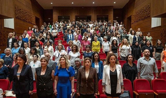 İzmir Eşrefpaşa’dan hemşirelik mesleğine vefa: Nesiller sempozyumda buluştu!