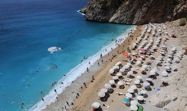 İzmir’in Kuzeyinde Huzur: Çandarlı Doğu Halk Plajı’na ESHOT ile Kolay Ulaşım Rehberi