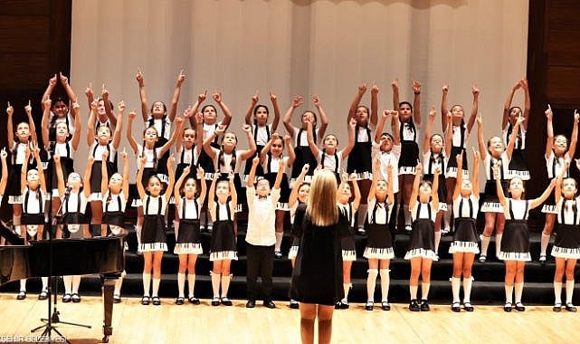 ​İzmir Uluslararası Çoksesli Korolar Festivali başladı