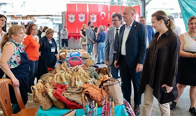 Kadınlar üretiyor, İzmir destekliyor: Konak El Emeği Pazarı hizmete açıldı