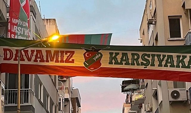 Karşıyaka bayraklarla donatıldı