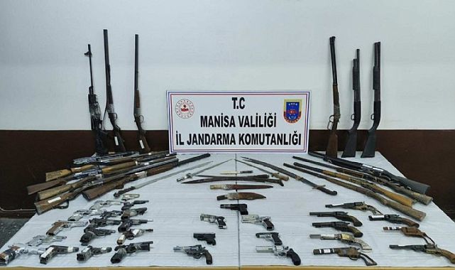 Manisa&#039;nın da içinde bulunduğu 3 ilde operasyon: Evlerinden cephanelik çıktı